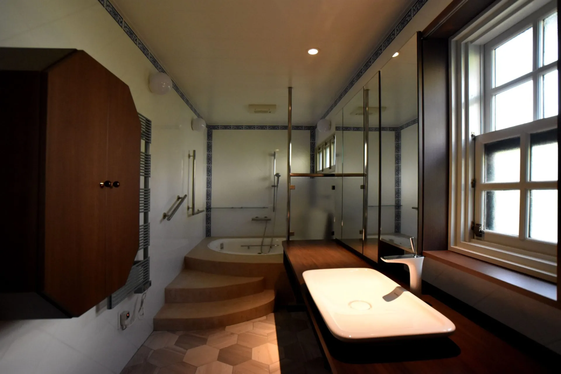 ラグジュアリーバスルーム