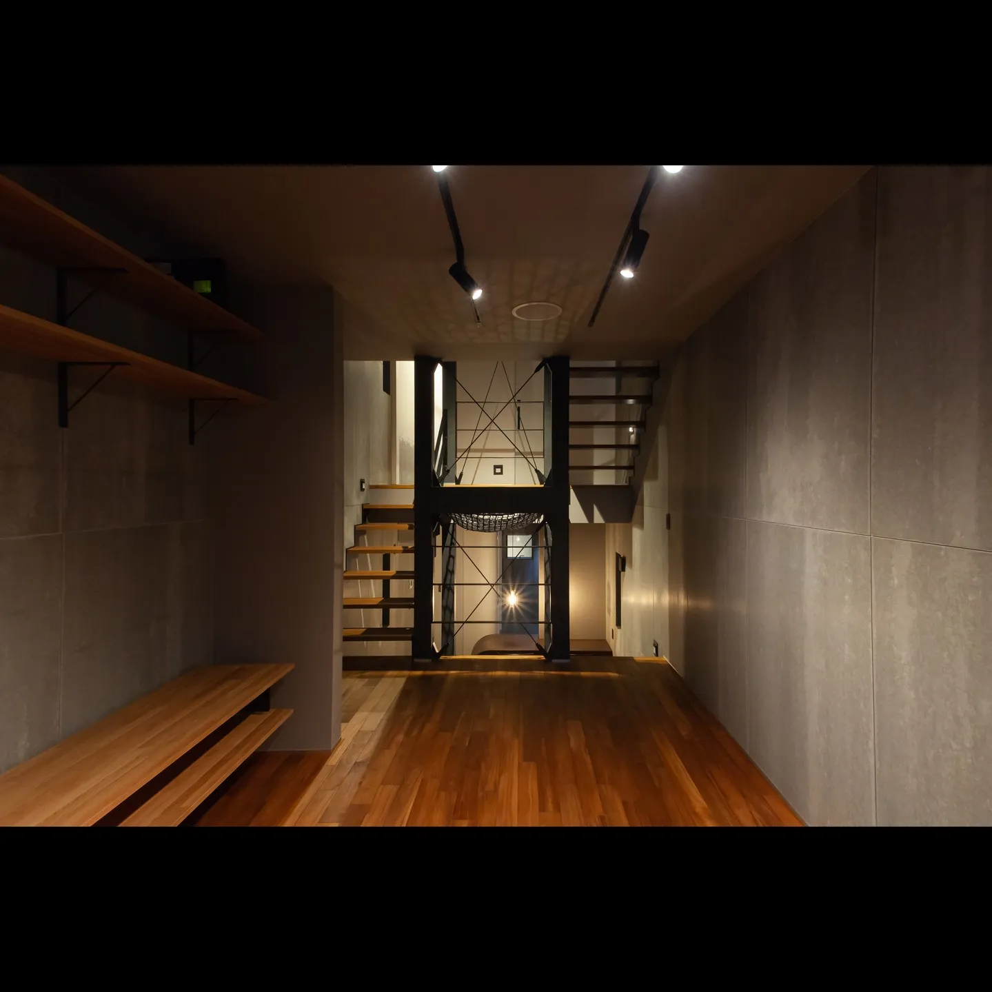 光のアイデンティティ、光の存在を強調した立体構成住宅。